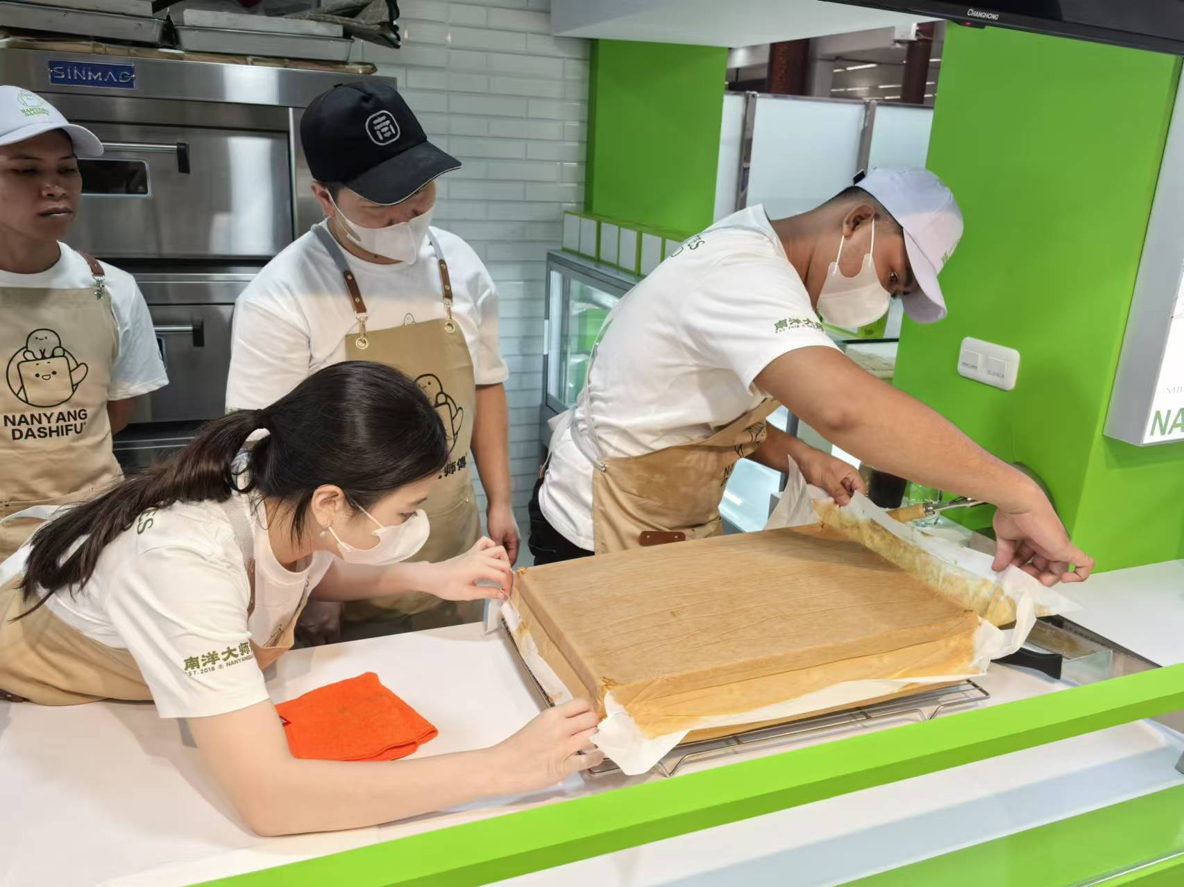 Persamaan Iklim Nanyangdashifu: Menulis Revolusi Baking Hijau di Garis Khatulistiwa(图1) Persamaan Iklim Nanyangdashifu: Menulis Revolusi Baking Hijau di Garis Khatulistiwa(图1)