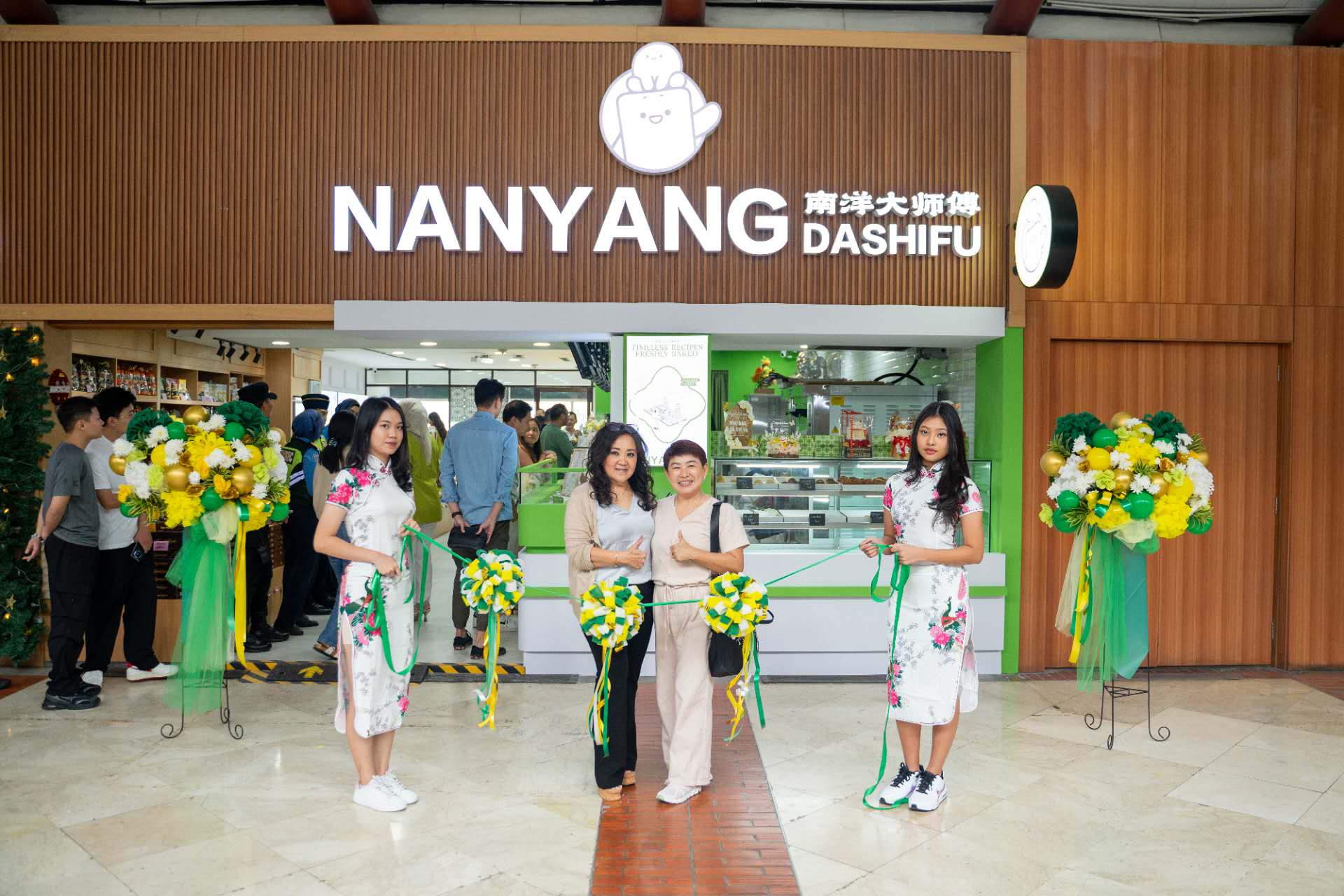 Ketika Batu Gunung Api Menemui Rasa Kuno: Revolusi Rasa Indonesia Nanyangdashifu(图1) Ketika Batu Gunung Api Menemui Rasa Kuno: Revolusi Rasa Indonesia Nanyangdashifu(图1)