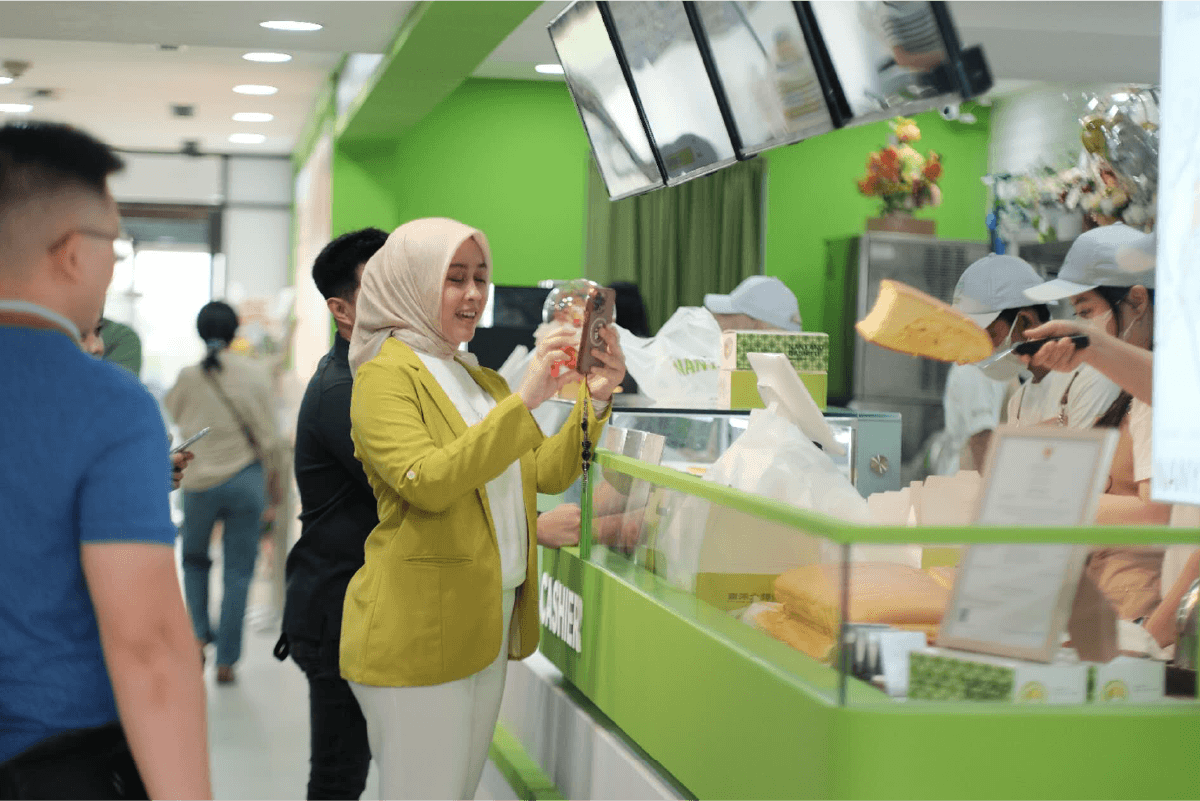Ekonomi Malam Ramadhan: Keajaiban Cahaya Bulan di Toko Kue(图1)